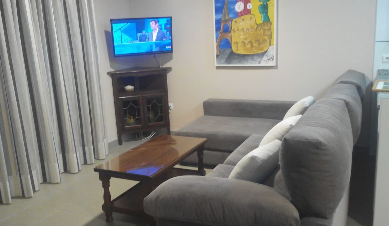 sofa frente tv